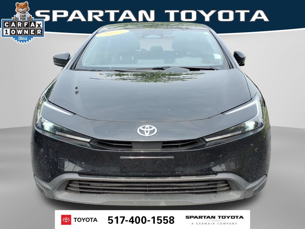 Used 2025 Toyota Prius LE FWD image 3