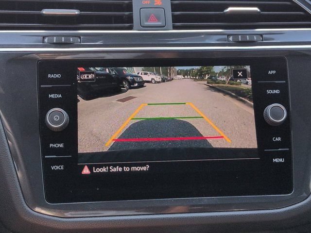 Used 2022 Volkswagen Tiguan SE R-Line FWD image 22