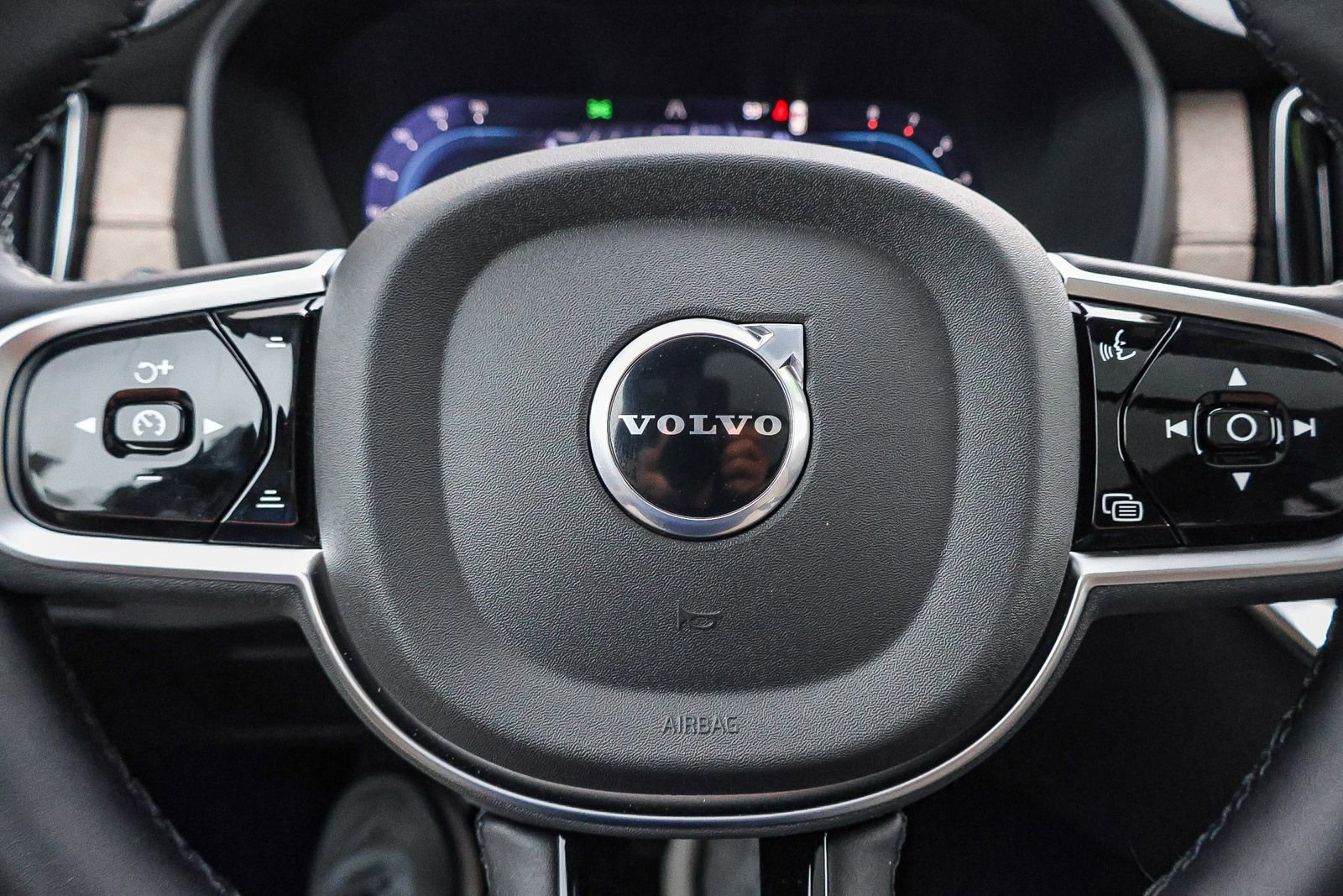 New 2025 Volvo XC90 B6 Core w/ Climate Package image 35