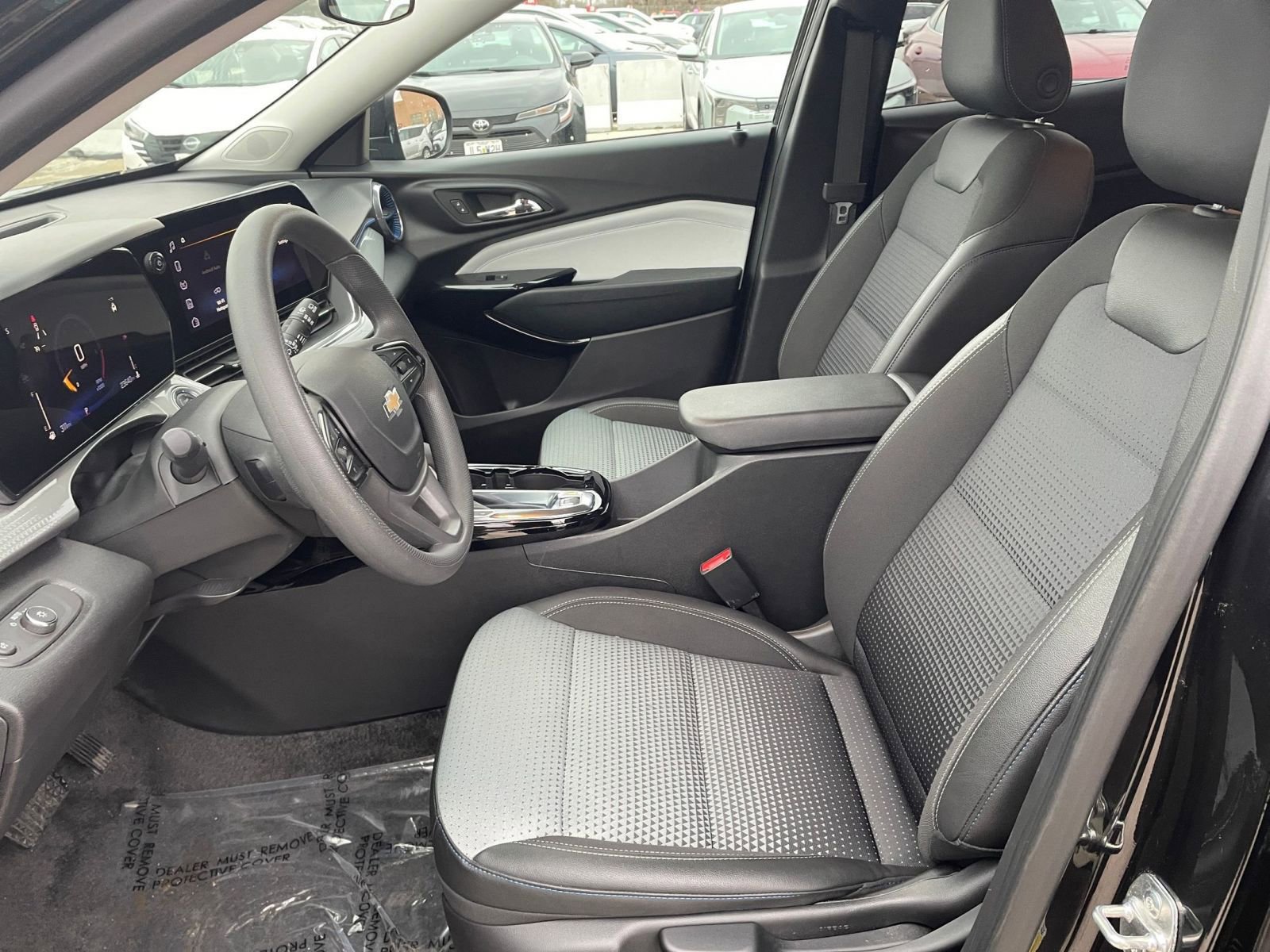 Used 2025 Chevrolet Trax LT image 25