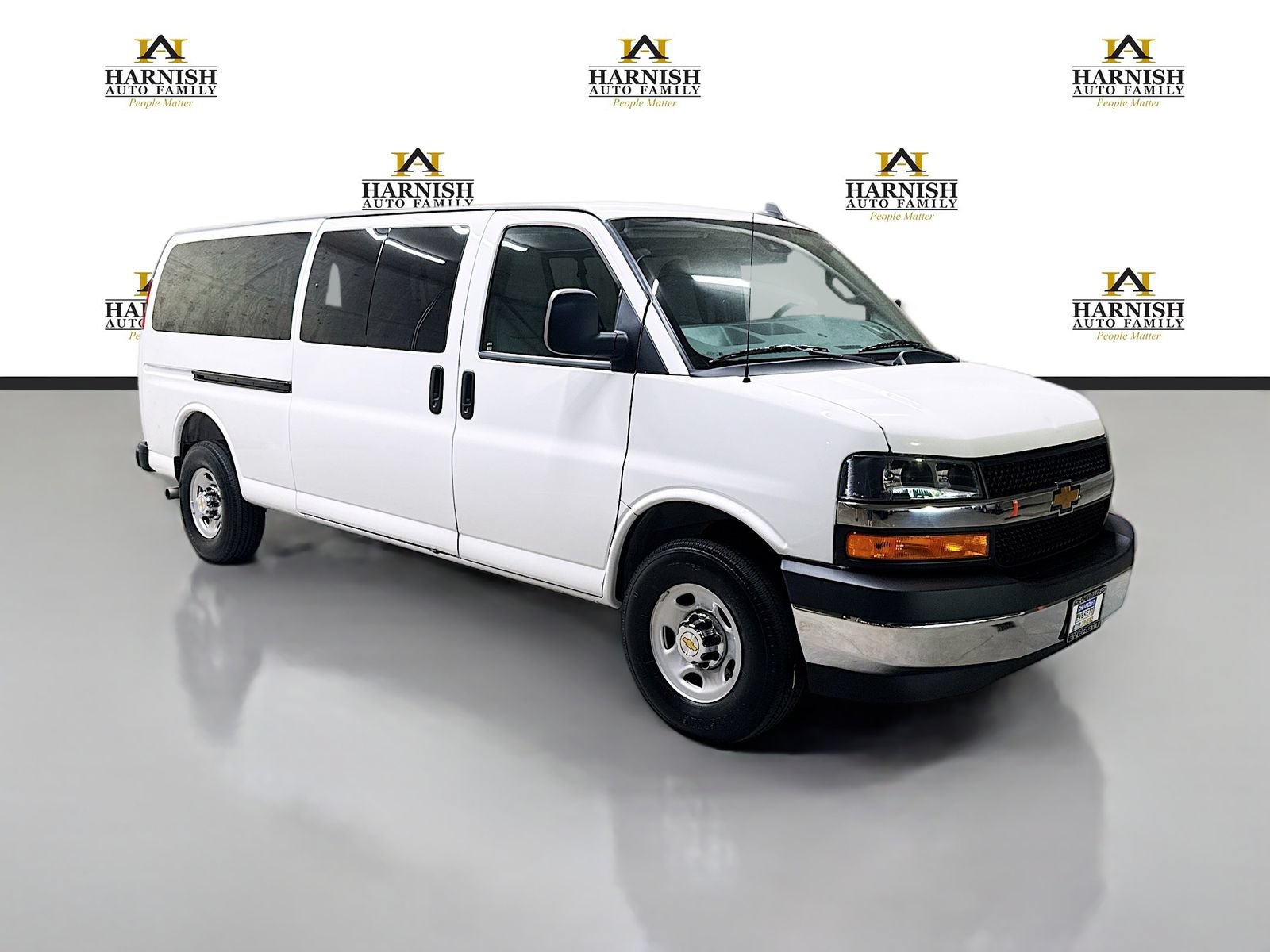 Used 2025 Chevrolet Express 3500 LT w/ LT Preferred Equipment Group RWD image 3