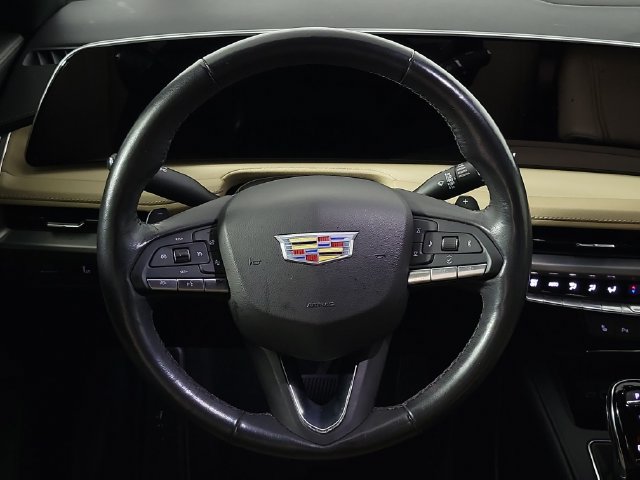 Used 2024 Cadillac XT4 Luxury w/ Cold Weather Package FWD image 11