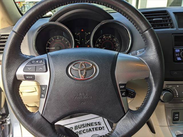 Used 2012 Toyota Highlander SE w/ Tow Pkg AWD/4WD image 10