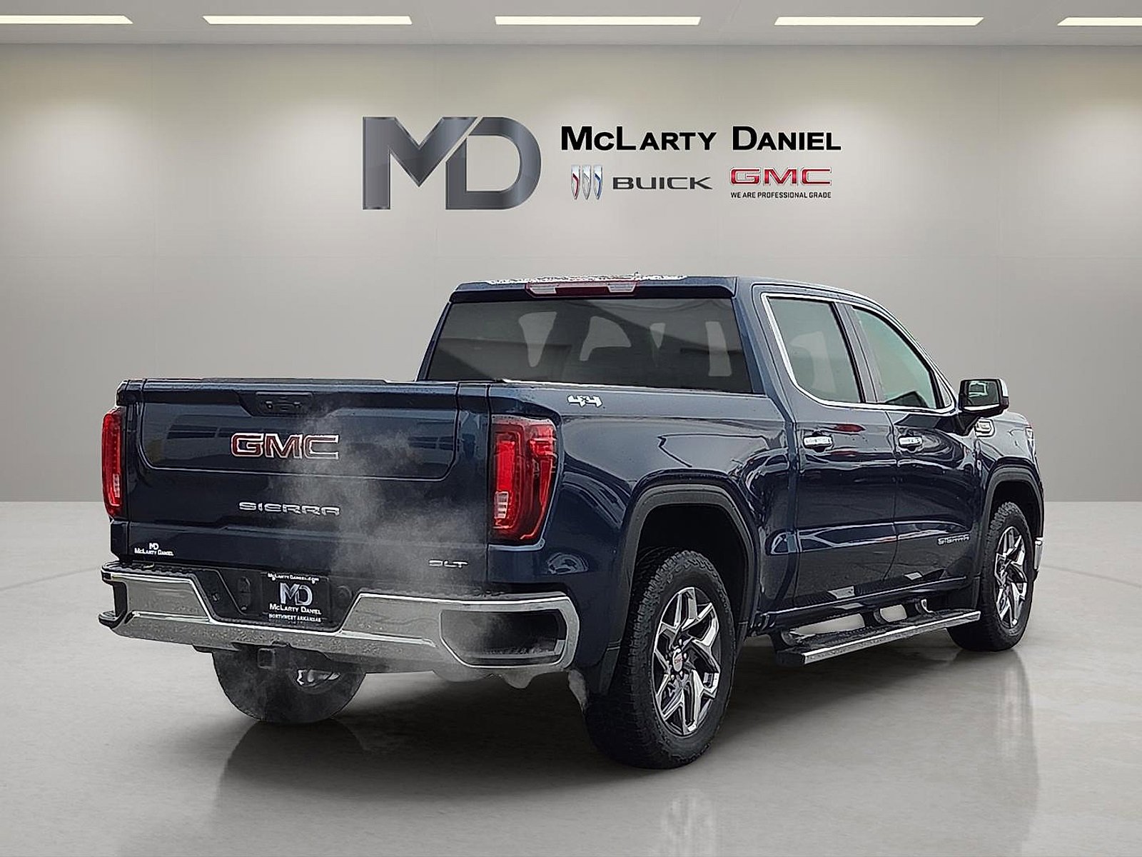 Used 2022 GMC Sierra 1500 SLT w/ SLT Convenience Package image 5