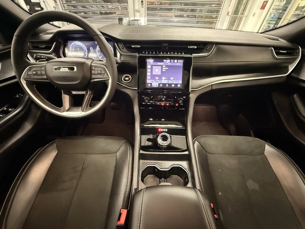 Certified 2025 Jeep Grand Cherokee Altitude image 22