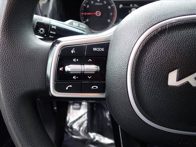 Used 2023 Kia Sorento LX AWD/4WD image 13