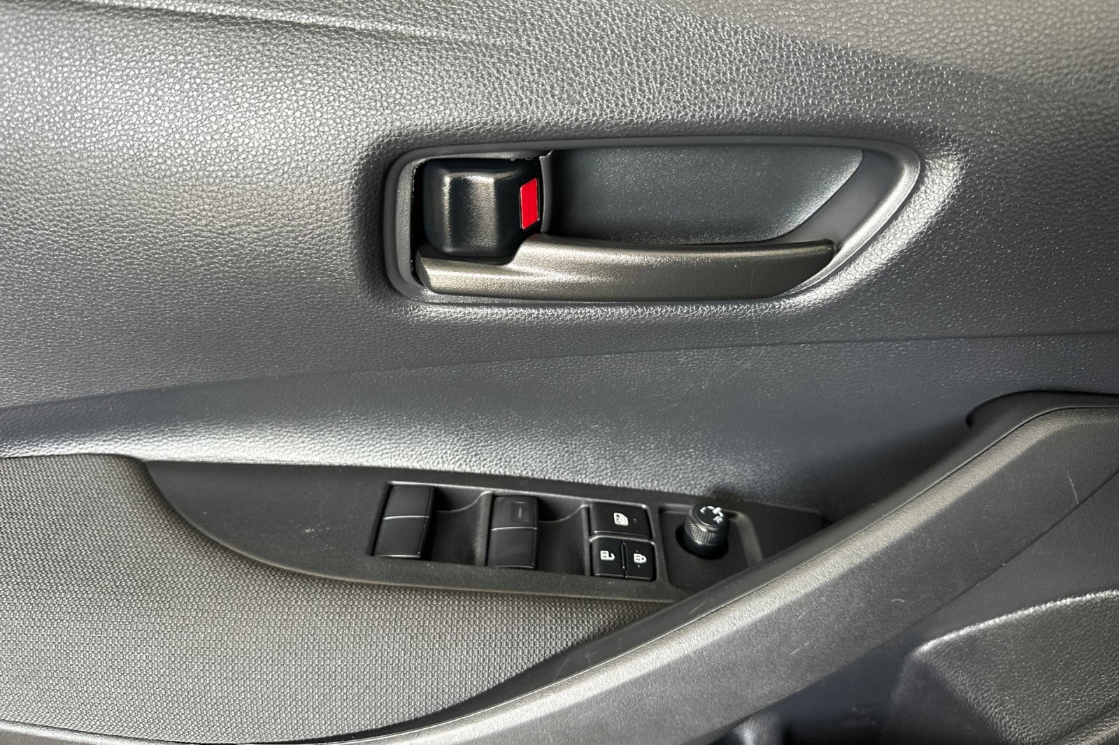 Used 2025 Toyota Corolla LE FWD image 13