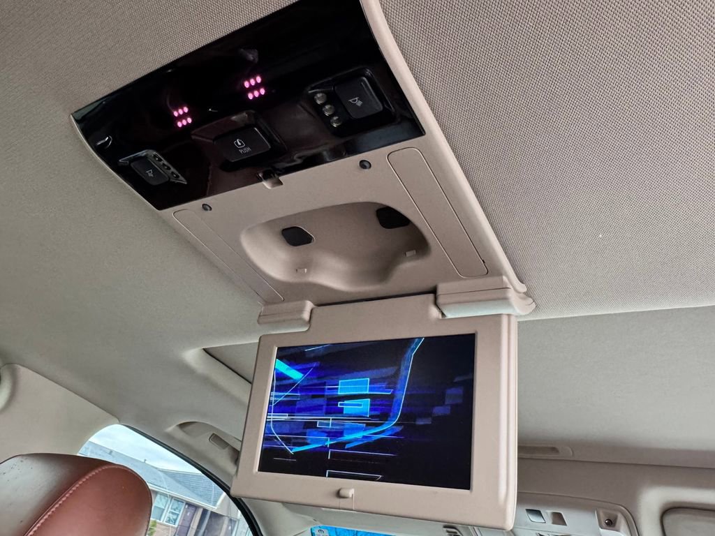 Used 2019 Cadillac Escalade Luxury AWD/4WD image 16