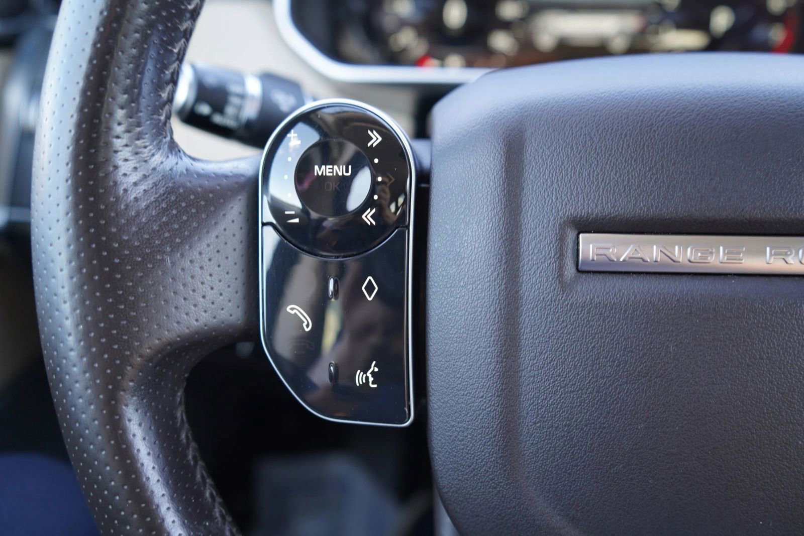 Used 2019 Land Rover Range Rover Sport SE image 12