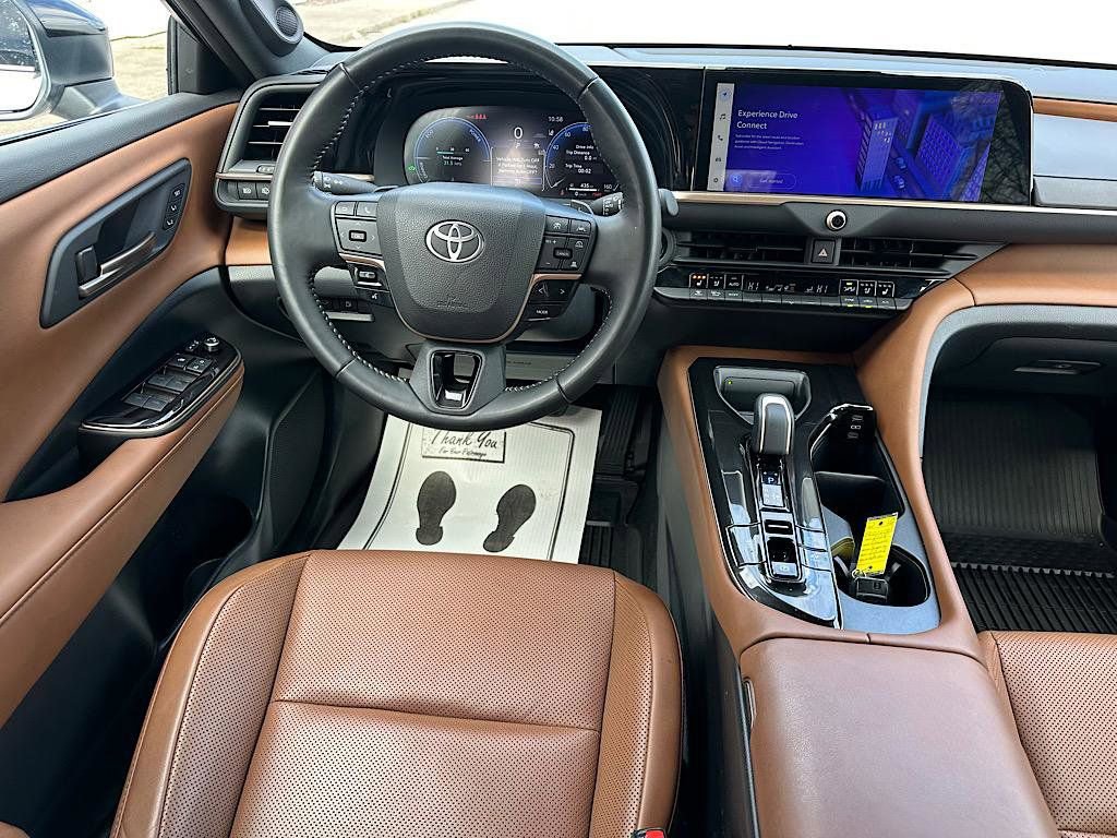 Certified 2025 Toyota Crown Signia image 18