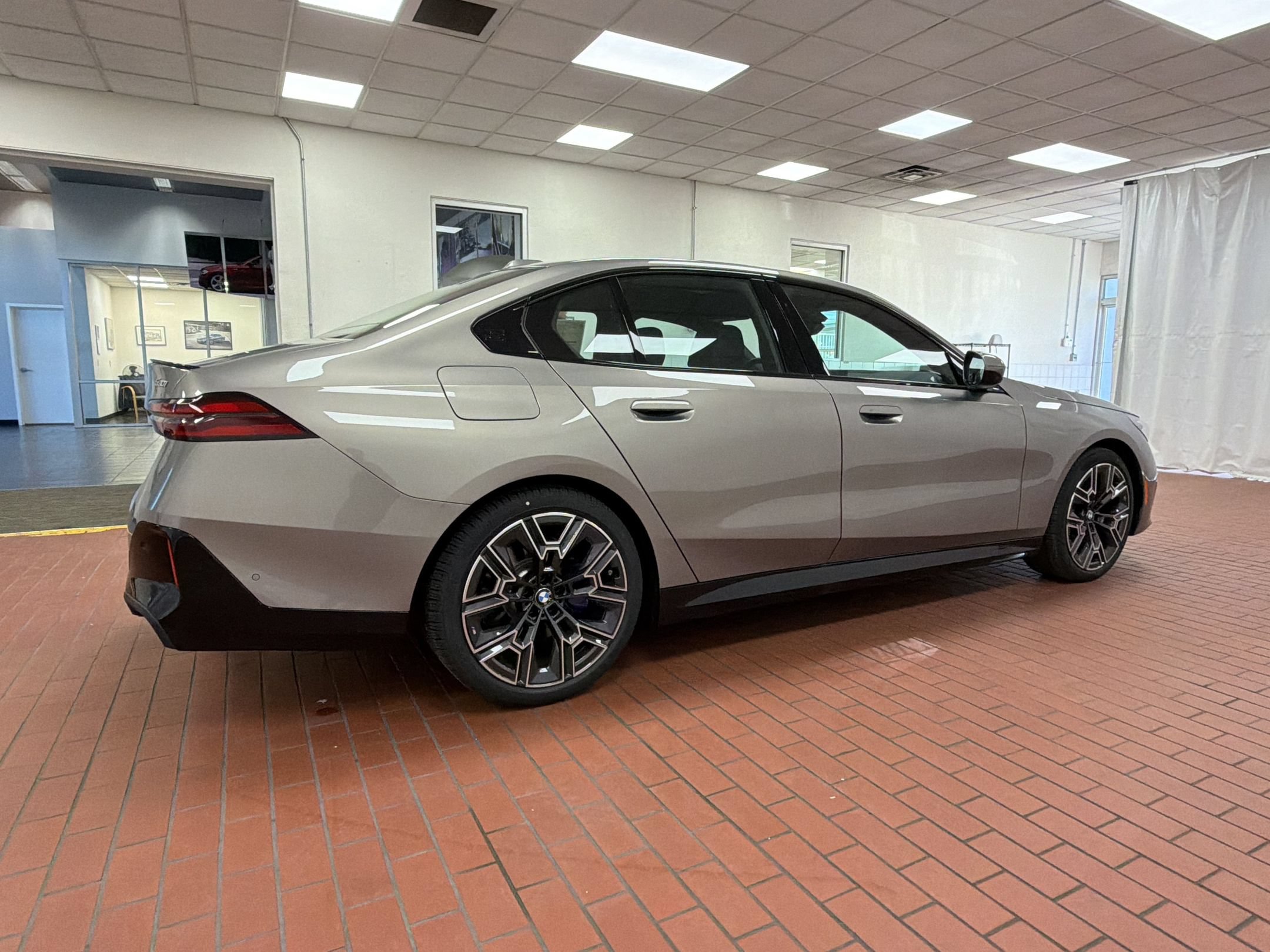 Used 2026 BMW 530i xDrive w/ M Sport Package AWD/4WD image 8