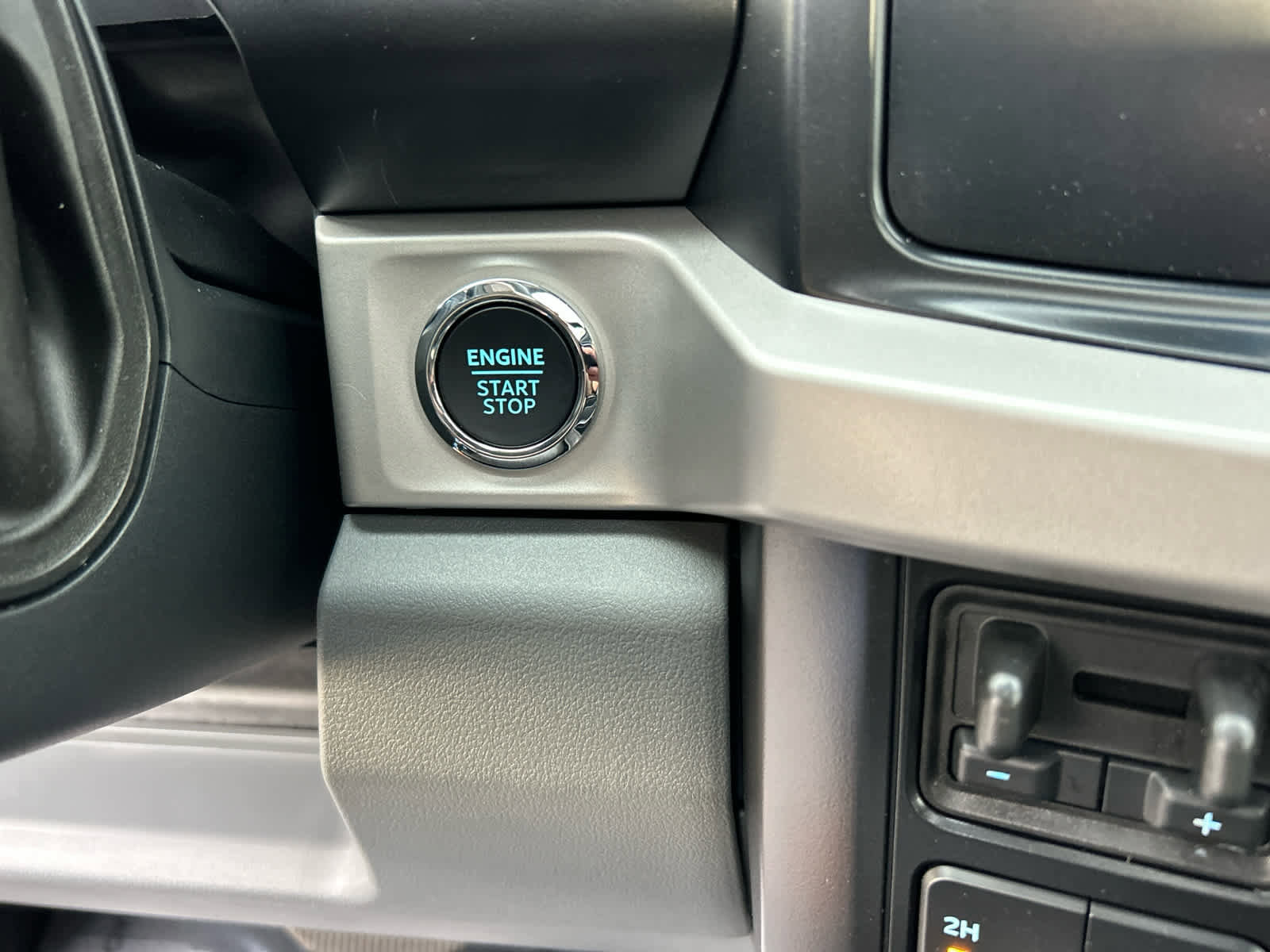 New 2026 Ford F350 XLT w/ XLT Premium Package AWD/4WD image 40
