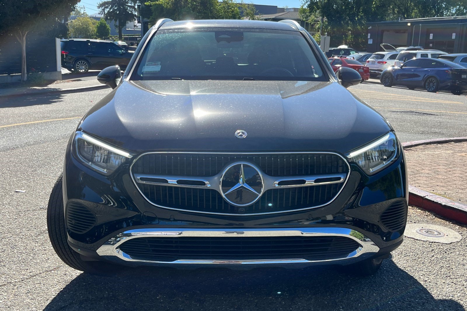 Used 2025 Mercedes-Benz GLC 350e 4MATIC image 4