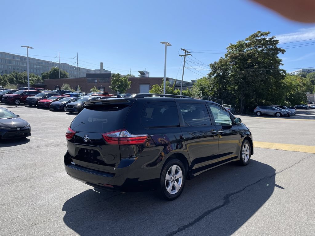 Used 2020 Toyota Sienna LE w/ LE Preferred Package FWD image 8
