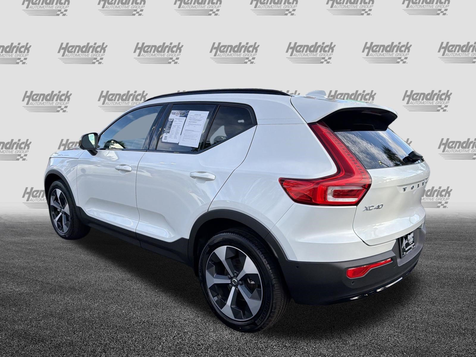 Certified 2025 Volvo XC40 B5 Plus AWD/4WD image 10