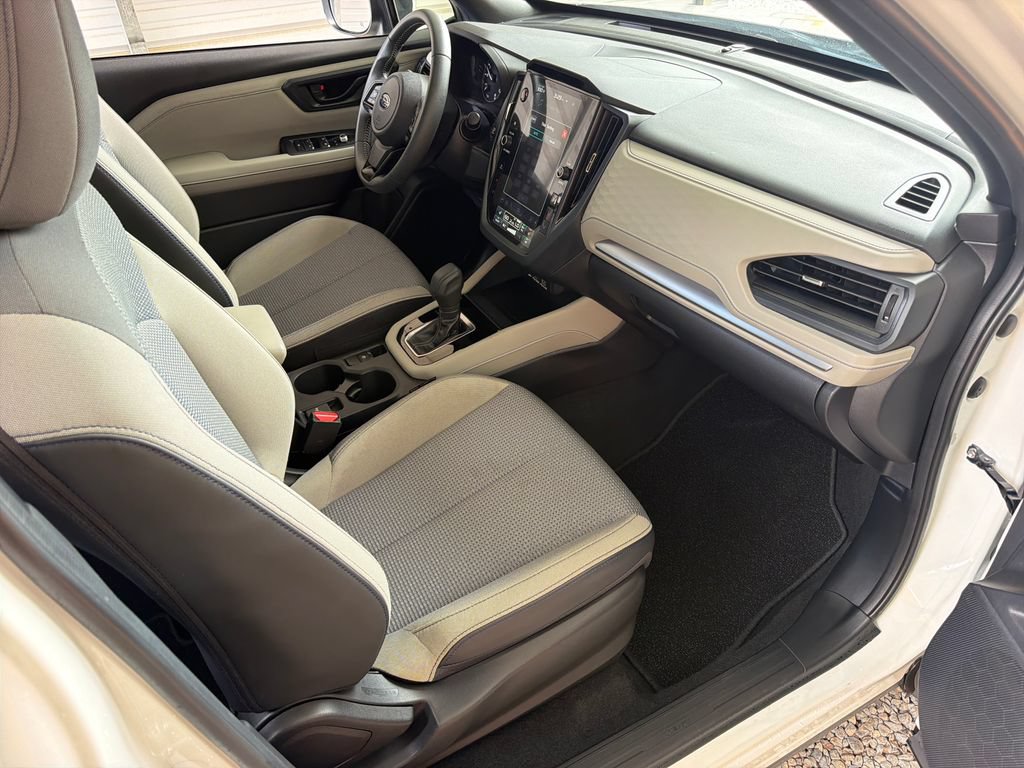 Used 2025 Subaru Forester Premium AWD/4WD image 27