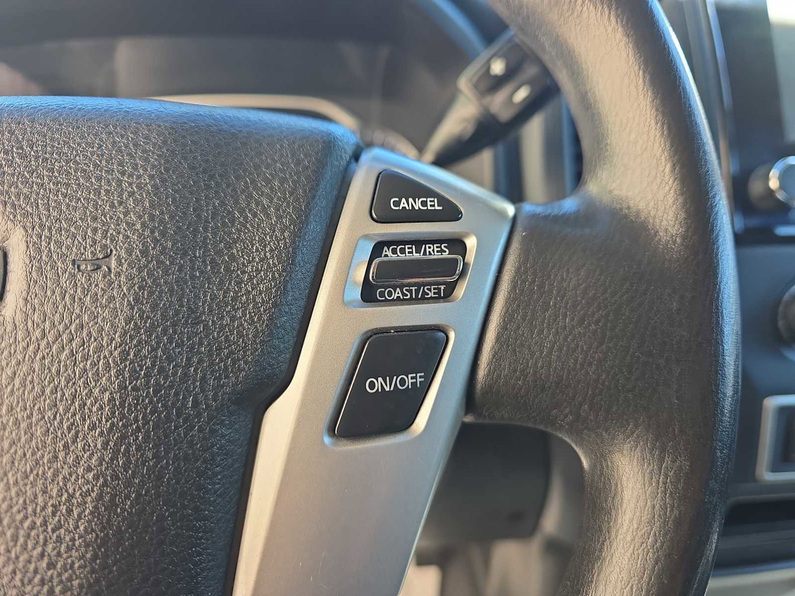 Used 2022 Nissan Titan S image 20