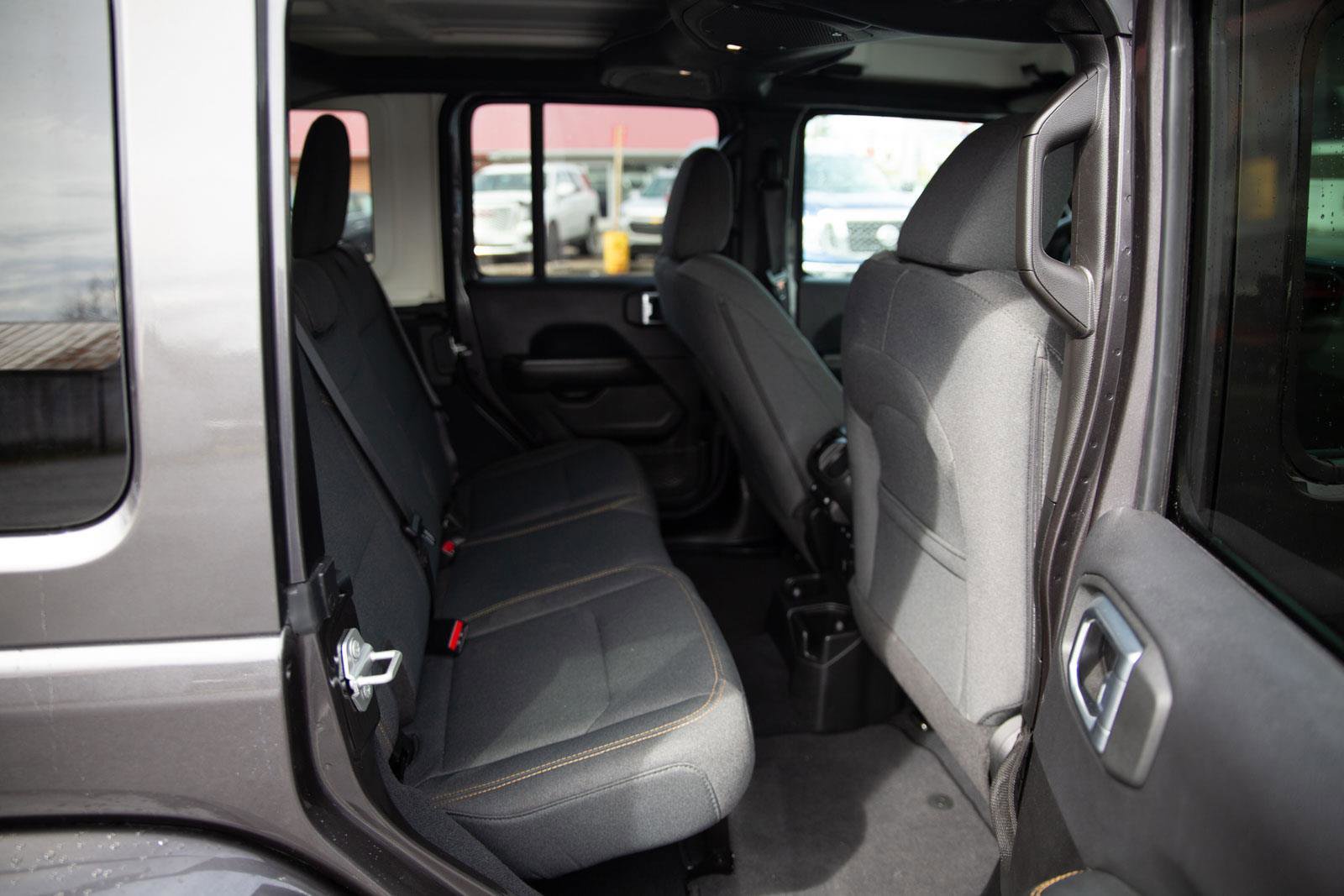 Used 2025 Jeep Wrangler Sahara image 21