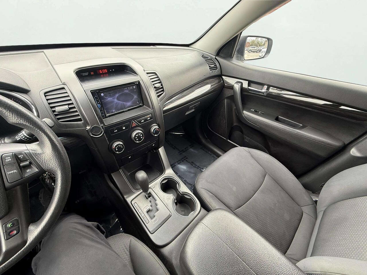 Used 2013 Kia Sorento LX w/ Convenience Pkg image 18