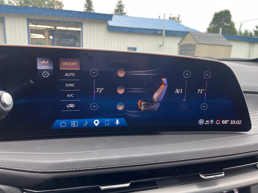 Used 2025 Cadillac XT4 Premium Luxury AWD/4WD image 22