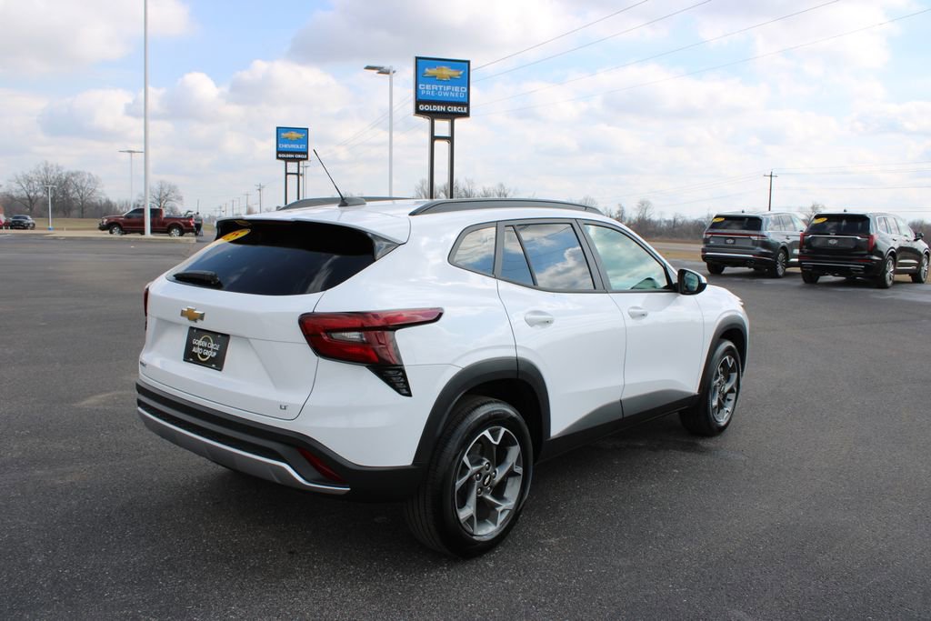 Used 2025 Chevrolet Trax LT image 9