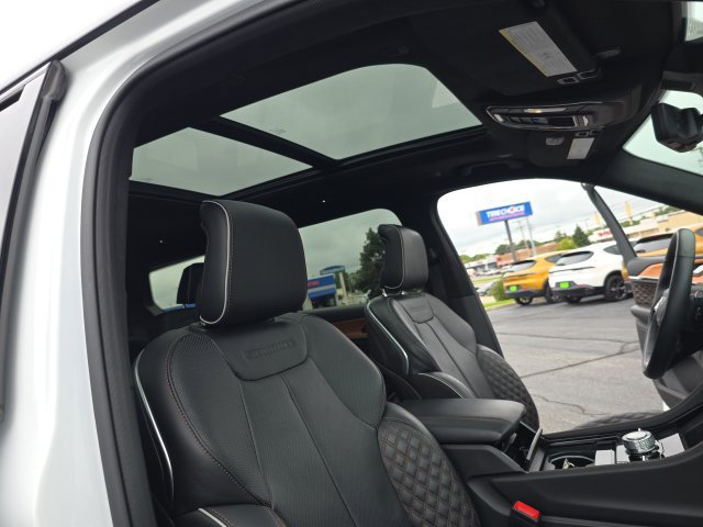 Used 2025 Jeep Grand Cherokee L Summit AWD/4WD image 54