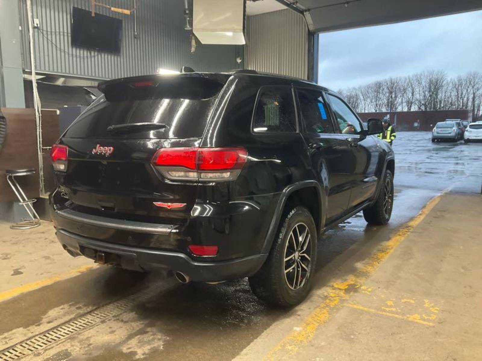 Used 2017 Jeep Grand Cherokee Trailhawk w/ Trailhawk Luxury Group image 3