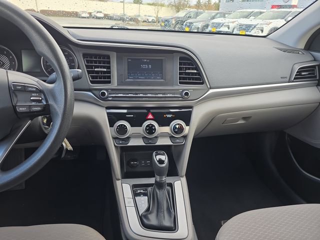 Used 2019 Hyundai Elantra SE image 25