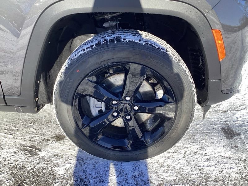 New 2025 Jeep Grand Cherokee L Limited w/ Black Appearance Package AWD/4WD image 9