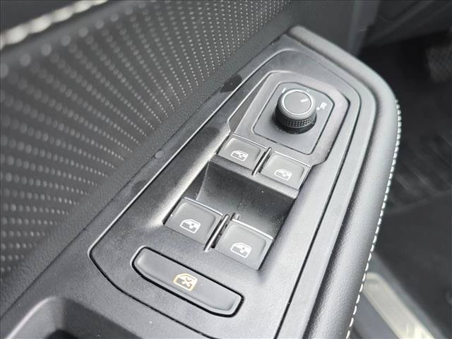 Used 2025 Volkswagen Atlas Cross Sport SE AWD/4WD image 8