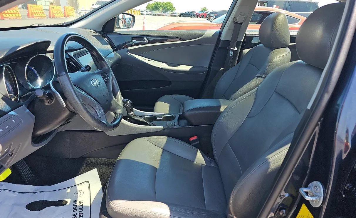 Used 2012 Hyundai Sonata Limited w/ Navigation Pkg FWD image 5