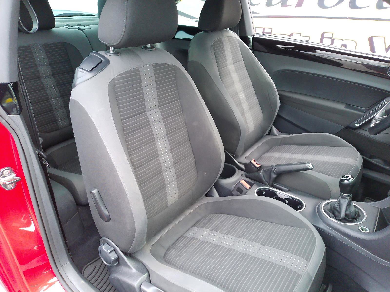 Used 2012 Volkswagen Beetle 2.0T image 28