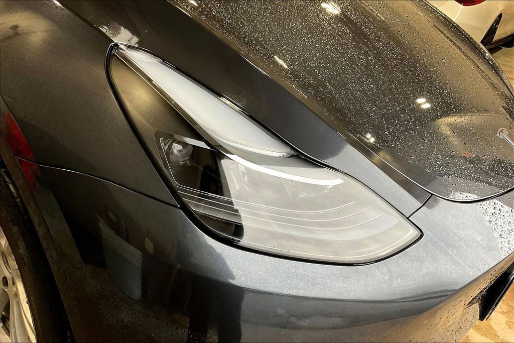 Used 2024 Tesla Model Y 2WD image 31