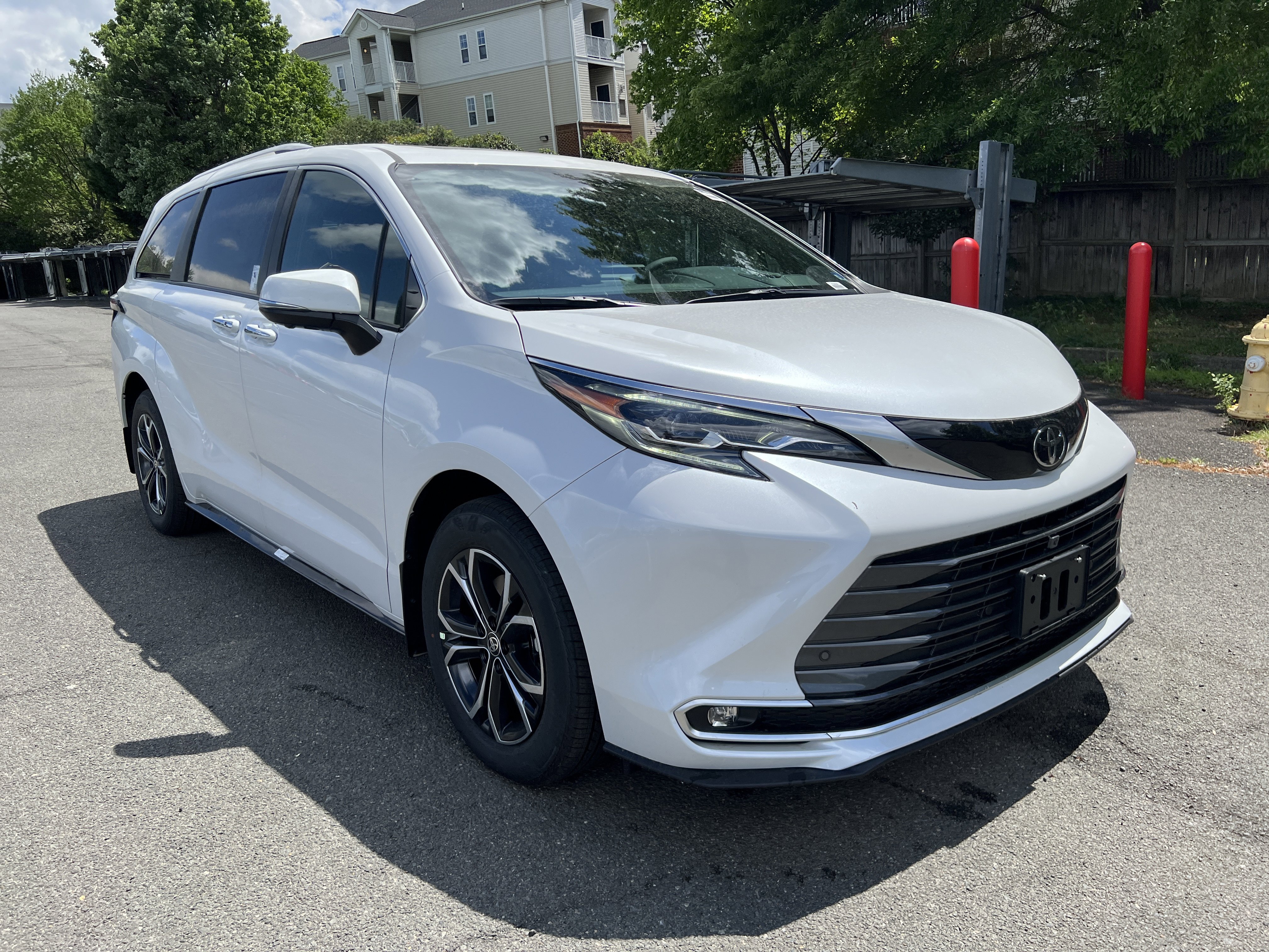 New 2026 Toyota Sienna Platinum image 3