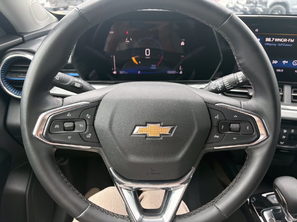 Used 2025 Chevrolet Trax LT w/ Driver Confidence Package FWD image 8