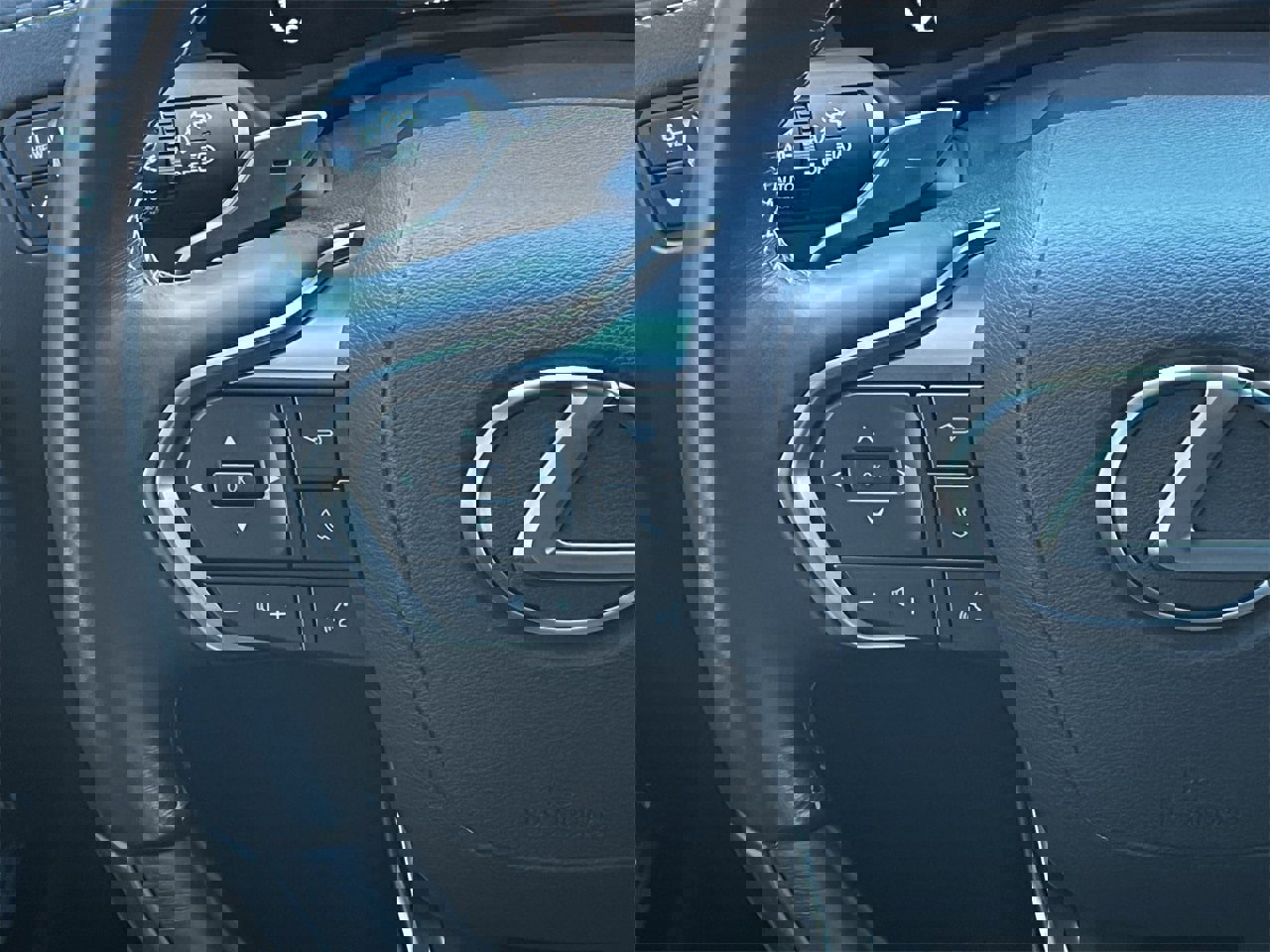 Used 2024 Lexus LX 600 4WD w/ Luxury Package image 12