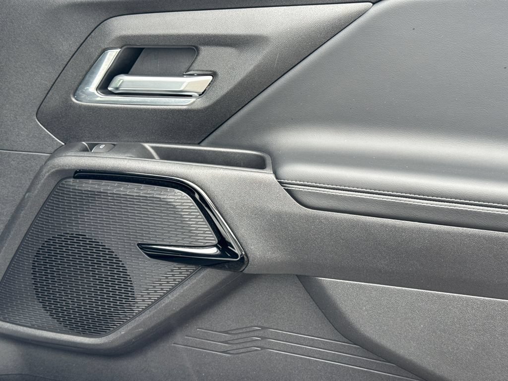 Used 2025 Chevrolet Silverado EV LT AWD/4WD image 16