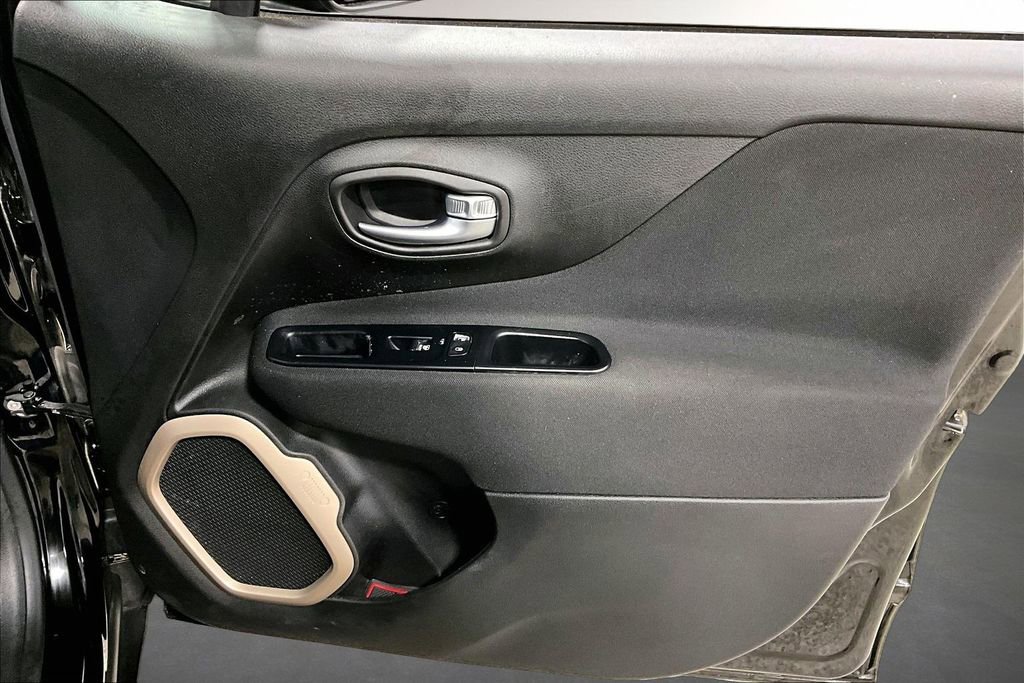 Used 2017 Jeep Renegade Latitude image 27