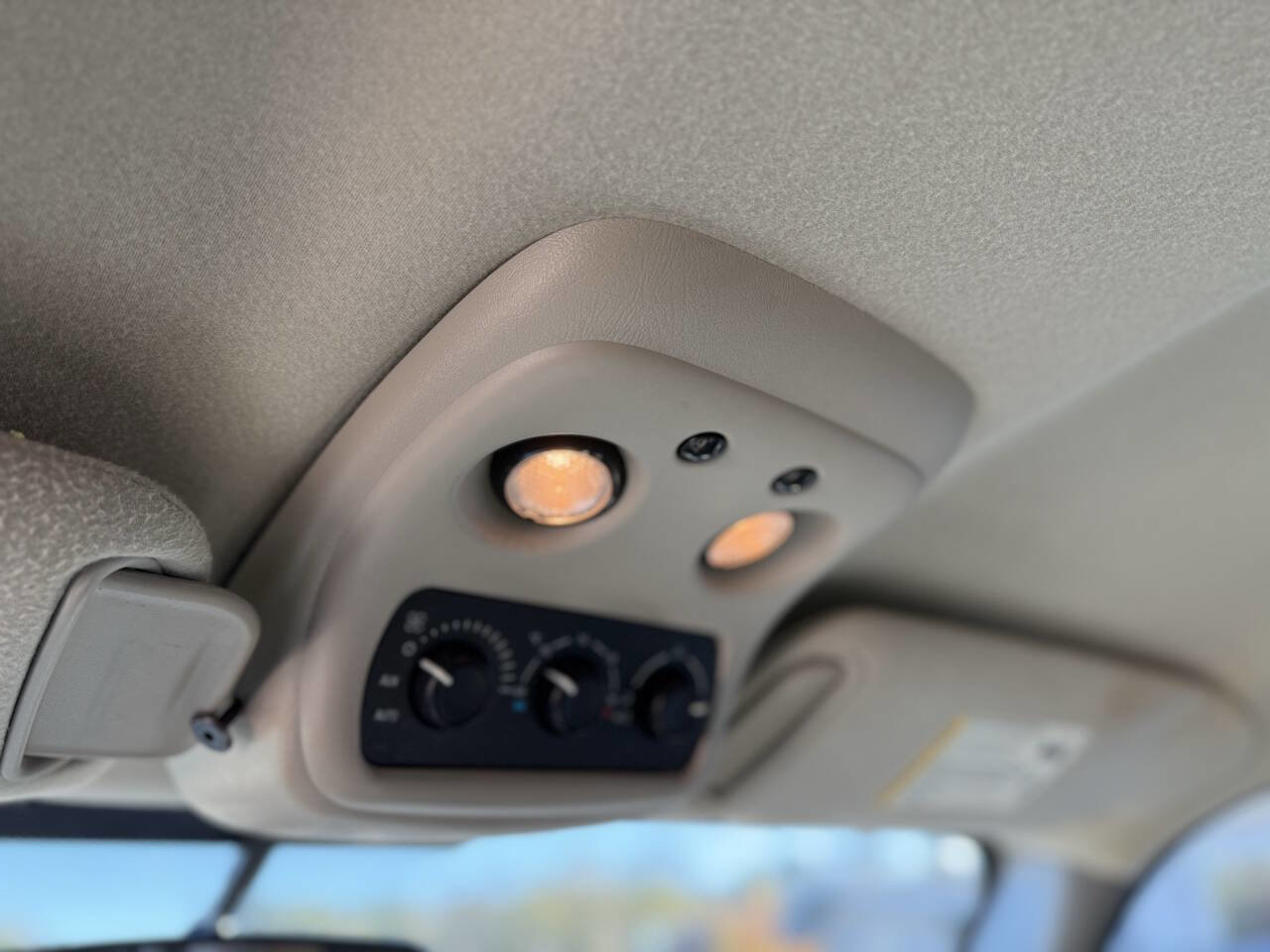 Used 2004 GMC Yukon XL SLT w/ Preferred Equipment Group image 17