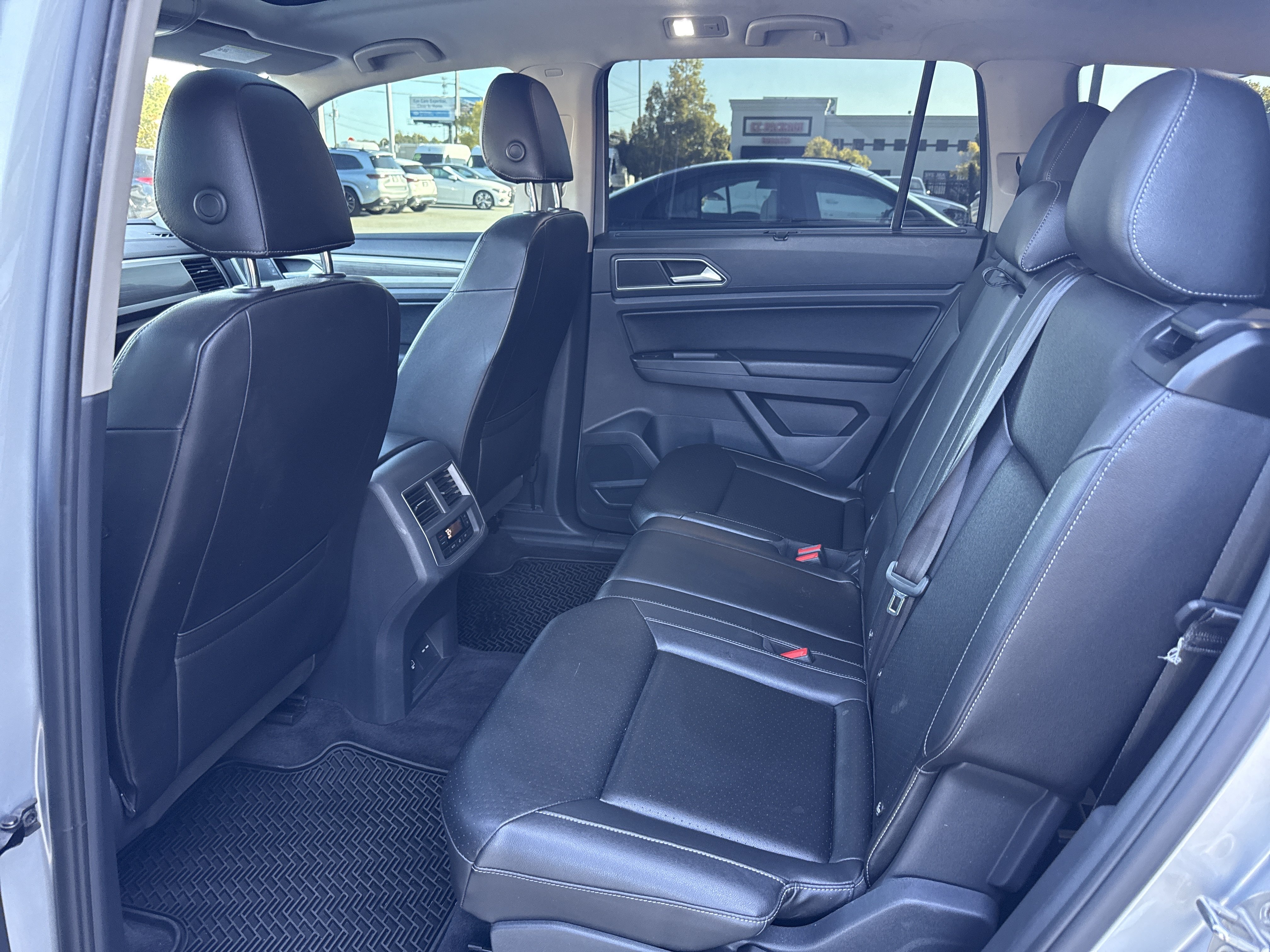 Used 2018 Volkswagen Atlas SEL AWD/4WD image 5