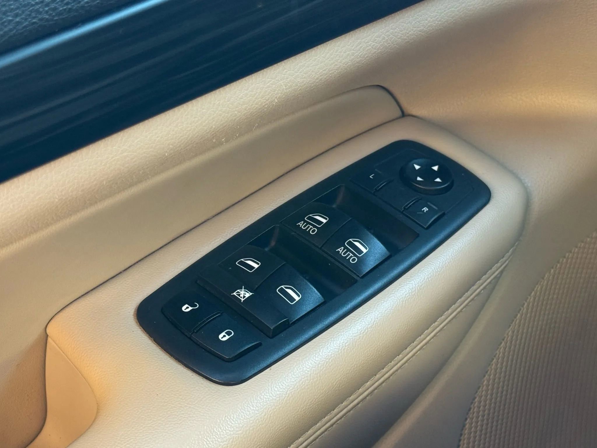 Used 2021 Jeep Grand Cherokee Laredo image 44