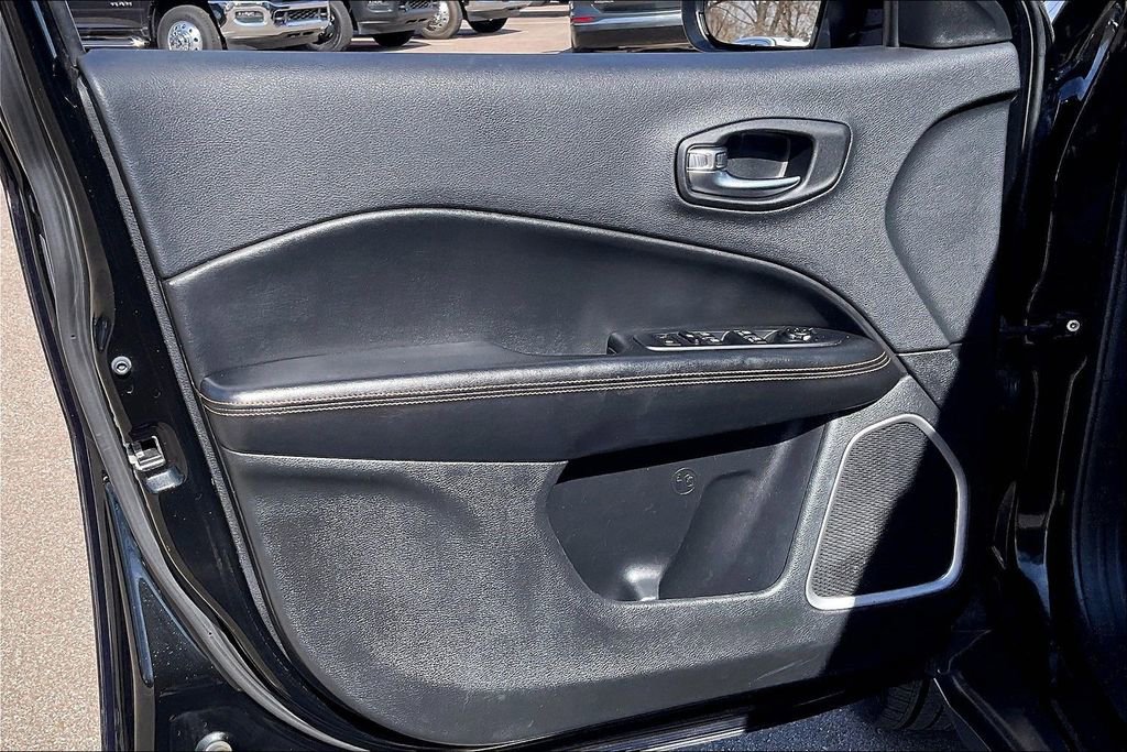 Used 2019 Jeep Compass Limited image 20