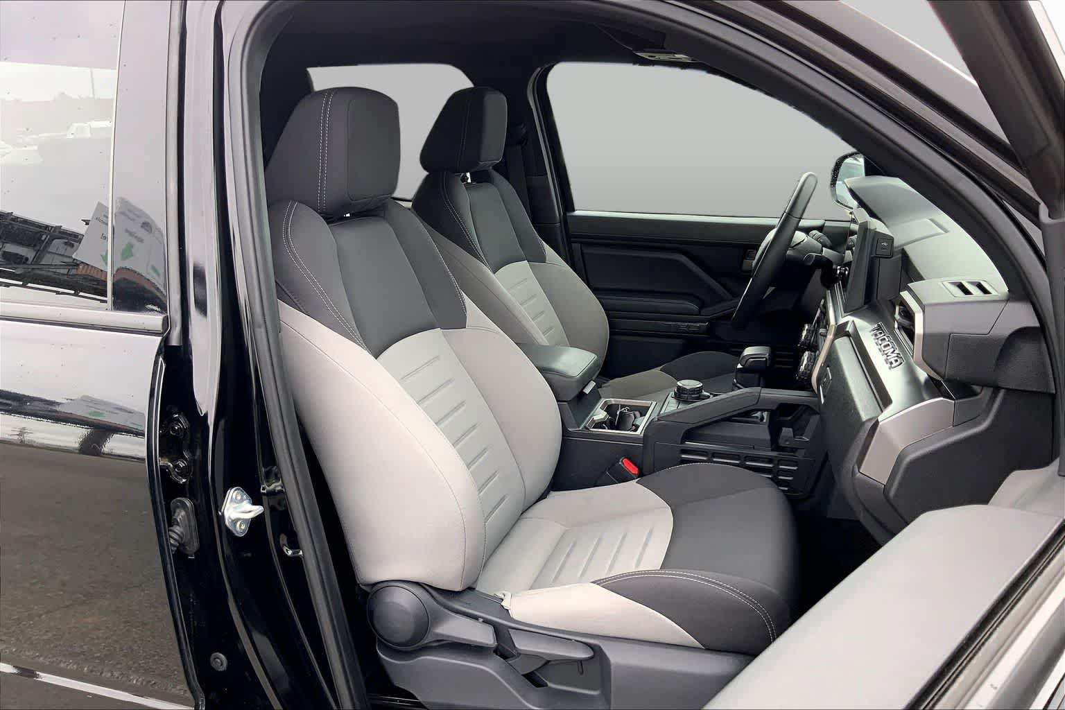 Used 2025 Toyota Tacoma TRD Sport AWD/4WD image 9