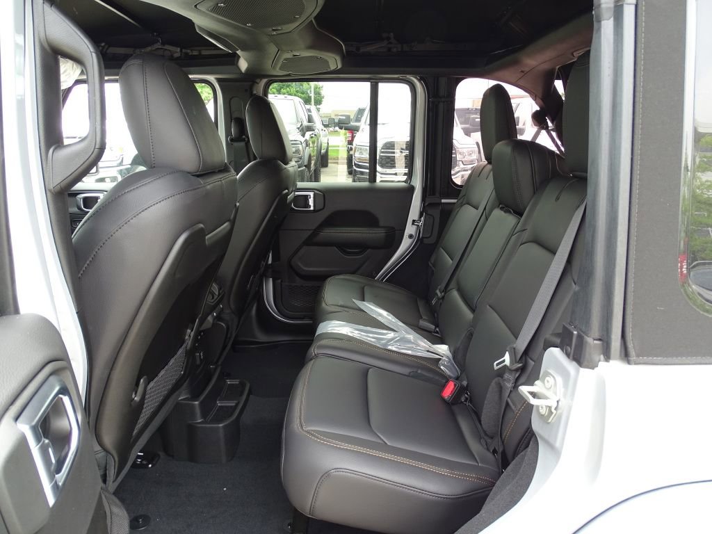 Used 2024 Jeep Wrangler Sahara w/ Safety Group image 17