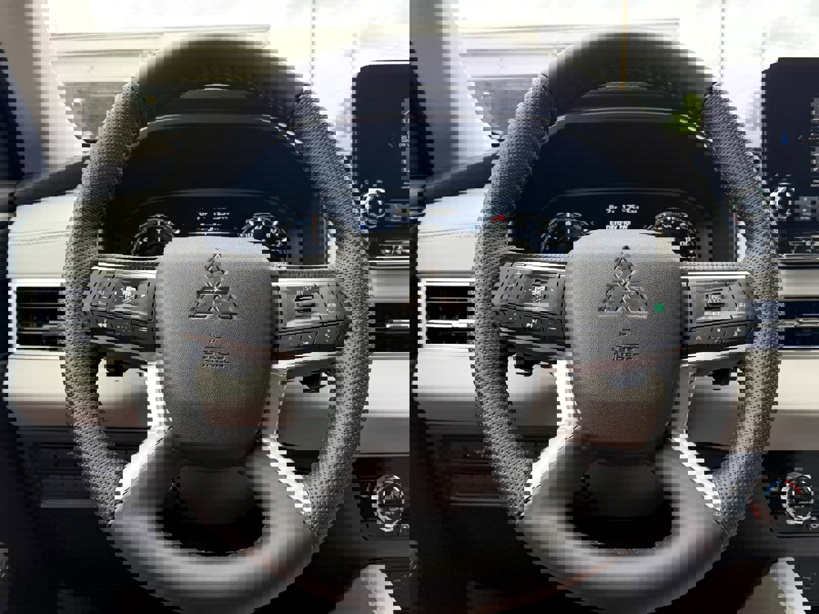 New 2025 Mitsubishi Outlander 4WD Plug-In Hybrid image 46