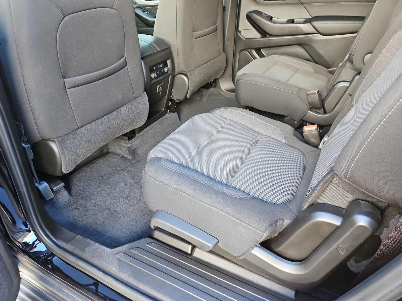 Used 2022 Chevrolet Traverse LT FWD image 34