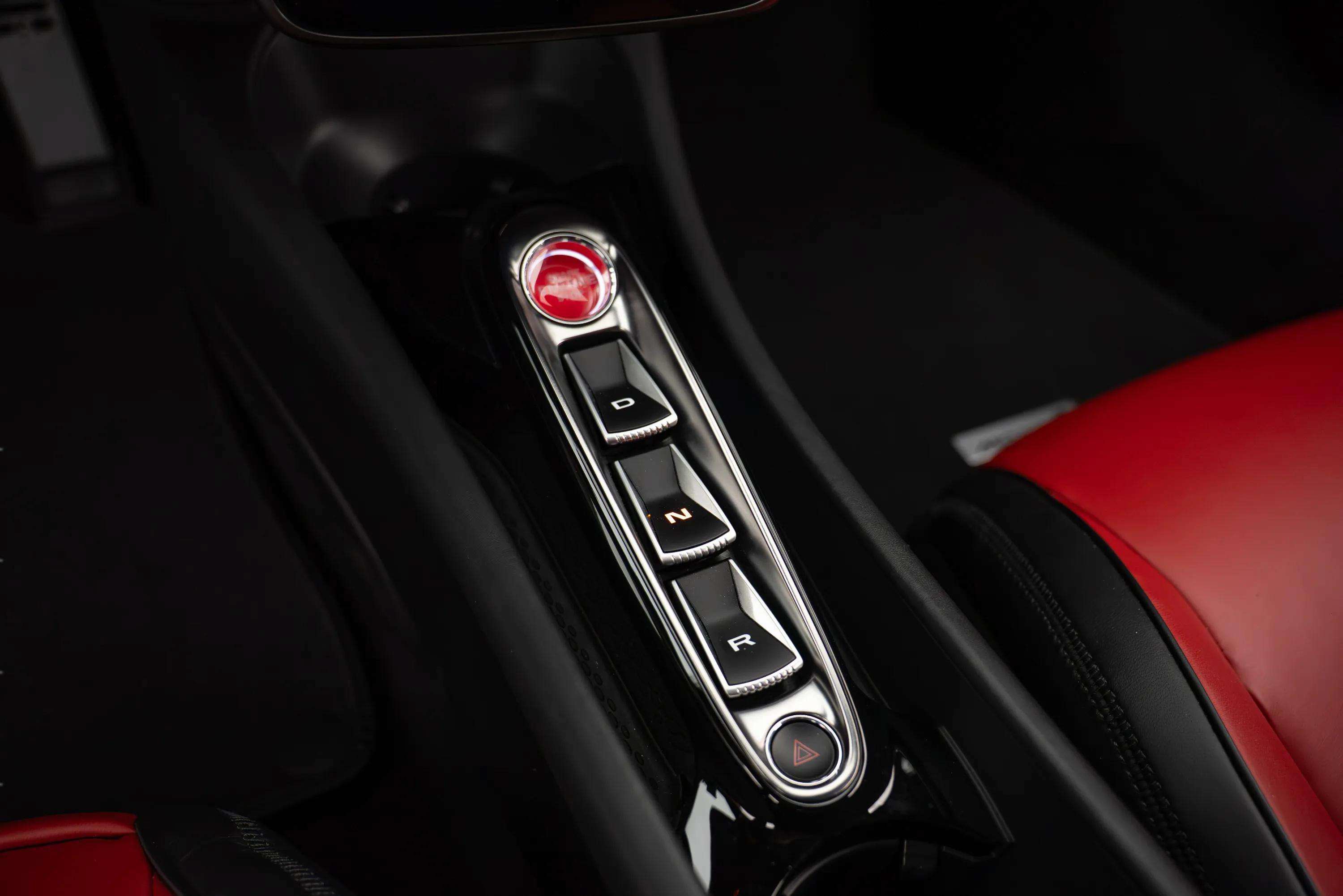 Used 2023 McLaren Artura RWD image 32