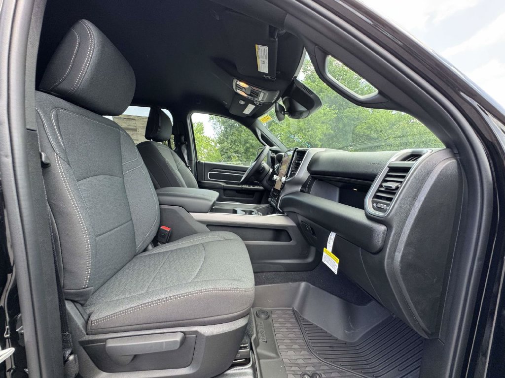 New 2026 RAM 2500 Big Horn AWD/4WD image 15