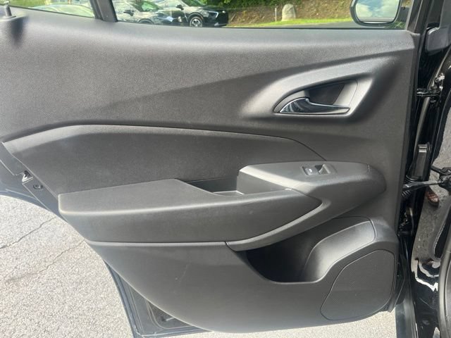 Used 2025 Chevrolet Trax LT w/ LT Convenience Package FWD image 15