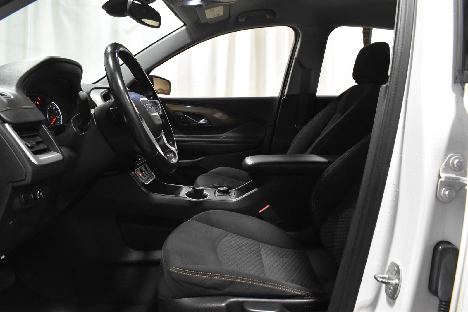 Used 2020 GMC Terrain SLE w/ Elevation Edition FWD image 6
